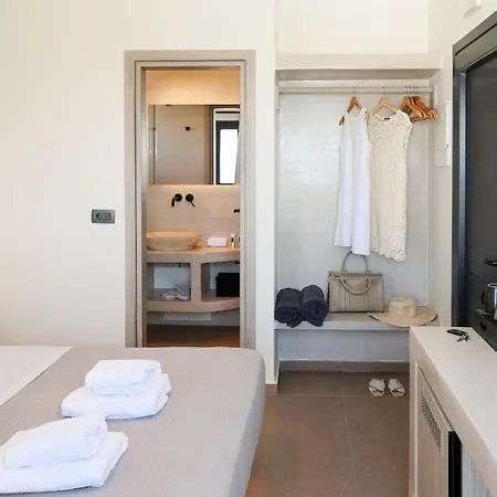 North Wind Luxury 이아